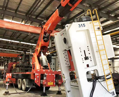 安庆大观附近随车吊出租，轻松解决运输难题