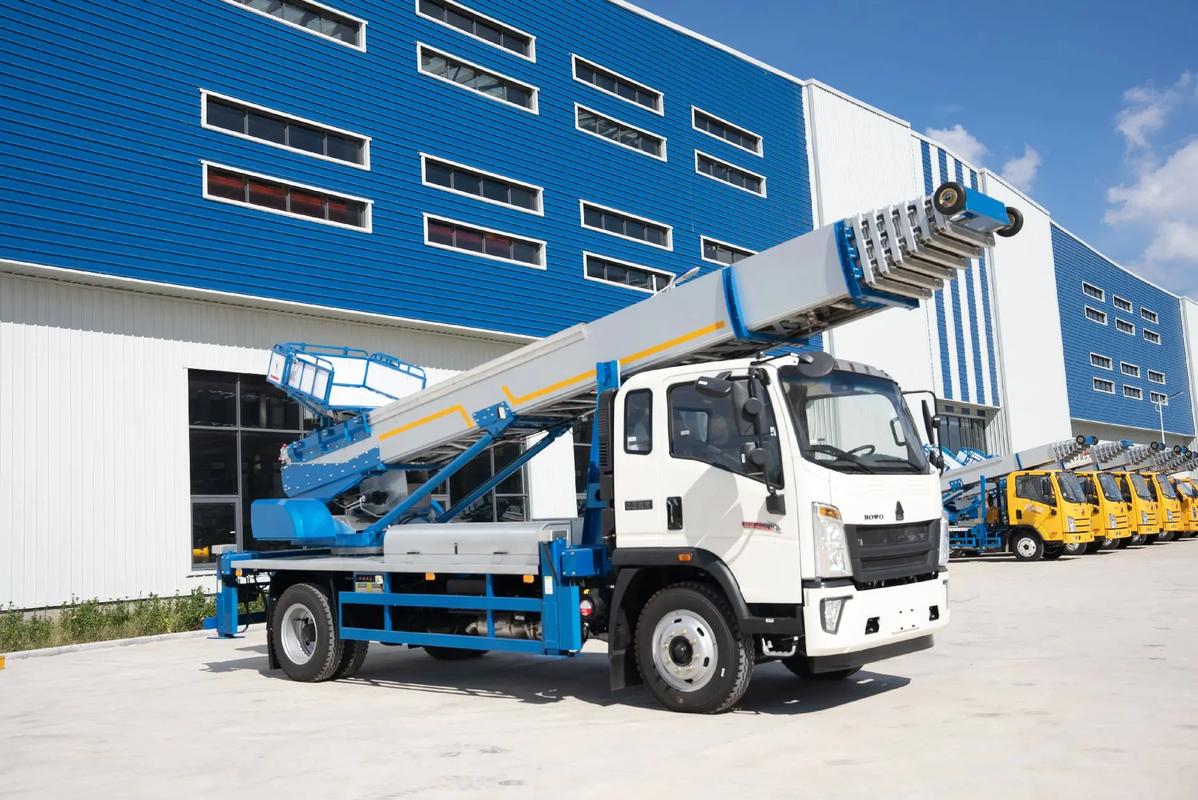 安庆大观出租云梯车高空作业车 建筑垃圾搬运